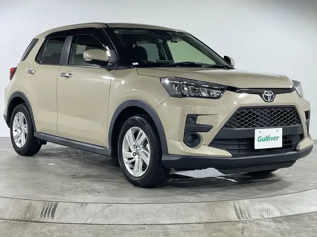トヨタ ライズ G 福岡県 2022(令4)年 2.2万km ナチュラルベージュマイカM 純正9インチディスプレイオーディオ/・AM/FM/HDMI/AppleCarplay/フルセグTV/・バックモニター/スマートアシスト/コーナーセンサー/ETC2.0/ドライブレコーダー前後/ステアリングリモコン/LEDヘッドライト/・オートライト/スマートキー/・スペアキー/・プッシュスタート/純正16インチアルミホイール/純正フロアマット/純正ドアバイザー