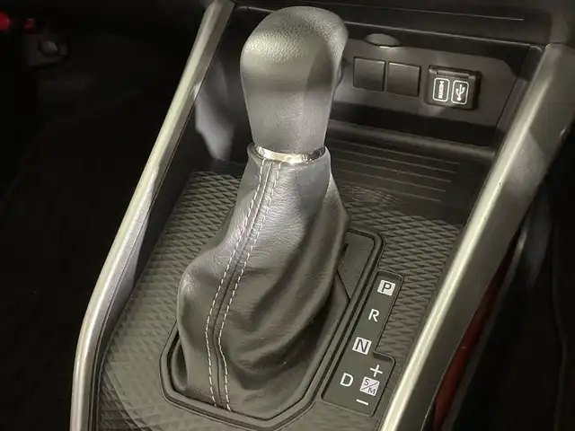トヨタ ライズ G 福岡県 2022(令4)年 2.2万km ナチュラルベージュマイカM 純正9インチディスプレイオーディオ/・AM/FM/HDMI/AppleCarplay/フルセグTV/・バックモニター/スマートアシスト/コーナーセンサー/ETC2.0/ドライブレコーダー前後/ステアリングリモコン/LEDヘッドライト/・オートライト/スマートキー/・スペアキー/・プッシュスタート/純正16インチアルミホイール/純正フロアマット/純正ドアバイザー