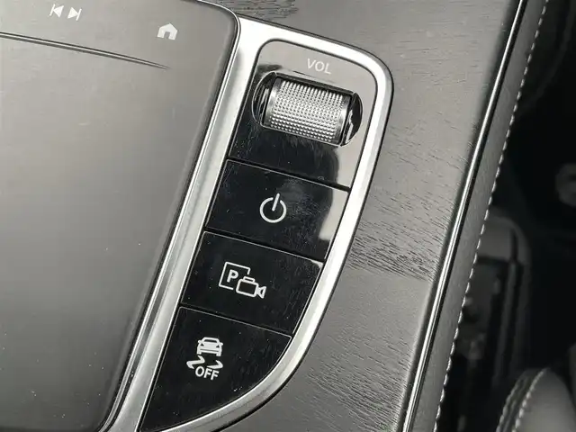 メルセデス・ベンツ ＧＬＣ２２０ d 4マチック AMGライン 福岡県 2019(令1)年 3.1万km ポーラホワイト ・純正メモリナビ/(BT/USB/フルセグ)/・ETC2.0/・360°カメラ/・ブラインドスポットモニター/・パノラミックスライディングルーフ/・アンビエントライト/・エアサス/・革巻きステアリング/・パドルシフト/・ステアリングスイッチ/・ACC/・パークアシスト/・レーンキープアシスト/・3ゾーンエアコン/・シートヒーター全席/・ハーフレザーシート/・パワーシートD-N/・LEDヘッドライト/・オートライト/・フォグライト（リヤ）/・電動リヤゲート/・純正フロアマット/・純正19インチAW