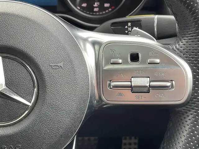 メルセデス・ベンツ ＧＬＣ２２０ d 4マチック AMGライン 福岡県 2019(令1)年 3.1万km ポーラホワイト ・純正メモリナビ/(BT/USB/フルセグ)/・ETC2.0/・360°カメラ/・ブラインドスポットモニター/・パノラミックスライディングルーフ/・アンビエントライト/・エアサス/・革巻きステアリング/・パドルシフト/・ステアリングスイッチ/・ACC/・パークアシスト/・レーンキープアシスト/・3ゾーンエアコン/・シートヒーター全席/・ハーフレザーシート/・パワーシートD-N/・LEDヘッドライト/・オートライト/・フォグライト（リヤ）/・電動リヤゲート/・純正フロアマット/・純正19インチAW