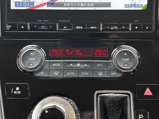 三菱 デリカＤ：５ P 長野県 2020(令2)年 1.8万km ダイヤモンドブラックマイカ ・4WDディーゼルターボ/・純正ナビ/・バックカメラ/・全方位カメラ/・ETC/・フルセグTV/・Bluetooth/・両側パワースライドドア/・左側電動サイドステップ/・純正フロアマット/・ドアバイザー/・運転席パワーシート/・前席シートヒーター/・パワーバックドア/・アイドリングストップ/・衝突被害軽減システム/・横滑り防止機能/・電動パーキングブレーキ/・オートホールド機能/・オートマチックハイビーム/・純正18インチアルミホイール/・追従機能付クルコン/・パドルシフト/・プッシュスタート/・スマートキー/・スペアキー/・取扱説明書/・保証書