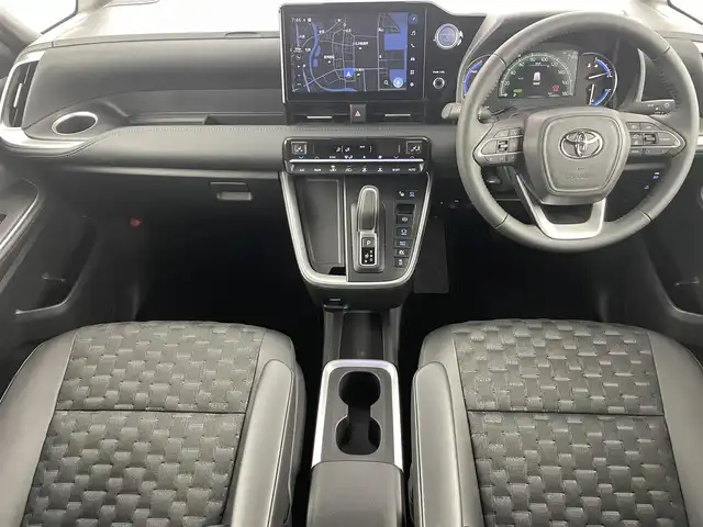 トヨタ ヴォクシー ハイブリッド S－Z 福島県 2023(令5)年 2.3万km アティチュードブラックマイカ 純正ポータブルナビゲーション/【AM/FM/Bluetooth/フルセグTV/AppleCarPlay】/・全方位カメラ/・純正ETC/・100v充電/・デジタルインナーミラー/衝突軽減ブレーキ/レーンキープアシスト/アダプティブクルーズコントロール/オートマチックハイビーム/ブラインドスポットモニター/前後コーナーセンサー/電子パーキングブレーキ/・ブレーキオートホールド/車線逸脱警報装置/両側パワースライドドア/LEDヘッドライト/・オートライト/・フロントフォグライト/ステアリングスイッチ/ハーフレザーシート/・運転席＋助手席シートヒーター/ABS/横滑り防止装置/盗難防止装置/純正17インチアルミホイール/プッシュスタート/・スマートキー/・スペアキー