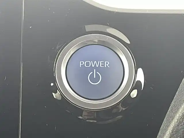 トヨタ ヴォクシー ハイブリッド S－Z 福島県 2023(令5)年 2.3万km アティチュードブラックマイカ 純正ポータブルナビゲーション/【AM/FM/Bluetooth/フルセグTV/AppleCarPlay】/・全方位カメラ/・純正ETC/・100v充電/・デジタルインナーミラー/衝突軽減ブレーキ/レーンキープアシスト/アダプティブクルーズコントロール/オートマチックハイビーム/ブラインドスポットモニター/前後コーナーセンサー/電子パーキングブレーキ/・ブレーキオートホールド/車線逸脱警報装置/両側パワースライドドア/LEDヘッドライト/・オートライト/・フロントフォグライト/ステアリングスイッチ/ハーフレザーシート/・運転席＋助手席シートヒーター/ABS/横滑り防止装置/盗難防止装置/純正17インチアルミホイール/プッシュスタート/・スマートキー/・スペアキー