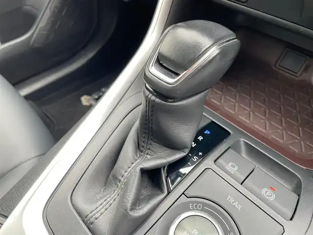 トヨタ ＲＡＶ４ ハイブリッドG 岩手県 2020(令2)年 5.1万km ホワイトパールクリスタルシャイン 純正９型ナビ　Ｆカメラ　Ｂカメラ　Ｂｌｕｅｔｏｏｔｈ　ＣＤ　ＤＶＤ　フルセグ　BSM　シートヒーター　ステアヒーター　ＬＥＤオートライト　純正１８ＡＷ　ルーフレール　ＰＷバックドア　ＡＣ１００Ｖ