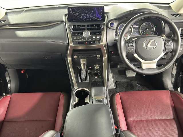 レクサス ＮＸ 300h バージョンL 広島県 2018(平30)年 6.6万km グラファイトブラックガラスフレーク 禁煙/レクサスセーフティシステムプラス/純正ナビ/CD/DVD/Blu-ray/DTV/Bluetooth/USB/パノラミックビューモニター(/76000)/純正OP18インチブロンズアルミホイール(/25000)/NAVI/AI-AVS(/100000)/クリアランスソナー /BSM(/60000)/LDA/三眼LEDオートライト/オートマチックハイビーム /ビルトインETC2.0/前後ドライブレコーダー/ステアリングスイッチ/ステアリングヒーター/AC100V電源/赤革シート/シートヒーター /シートベンチレーション /パワーシート/メモリーシート /パワーバックドア/スマートキー/プッシュスタート/純正フロアマット