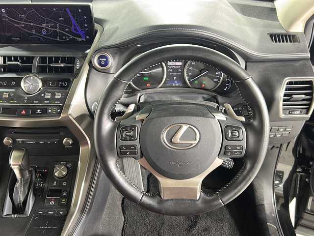 レクサス ＮＸ 300h バージョンL 広島県 2018(平30)年 6.6万km グラファイトブラックガラスフレーク 禁煙/レクサスセーフティシステムプラス/純正ナビ/CD/DVD/Blu-ray/DTV/Bluetooth/USB/パノラミックビューモニター(/76000)/純正OP18インチブロンズアルミホイール(/25000)/NAVI/AI-AVS(/100000)/クリアランスソナー /BSM(/60000)/LDA/三眼LEDオートライト/オートマチックハイビーム /ビルトインETC2.0/前後ドライブレコーダー/ステアリングスイッチ/ステアリングヒーター/AC100V電源/赤革シート/シートヒーター /シートベンチレーション /パワーシート/メモリーシート /パワーバックドア/スマートキー/プッシュスタート/純正フロアマット