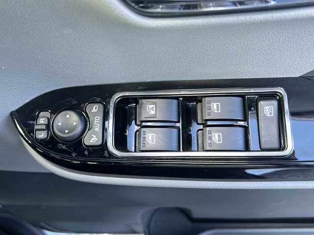 ダイハツ タント カスタム RS セレクション 沖縄県 2020(令2)年 3.1万km シャイニングホワイトパール 純正ナビ　/（ＡＭ／ＦＭ／ＣＤ／ＤＶＤ／ＢＴ）　/フルセグＴＶ　/バックモニター　/両側パワスラ　/クルーズコントロール　/コーナーセンサー　/ドラレコ　/ＥＴＣ　/ハーフレザー　/シートヒーター　/純正フロアマット/純正15AW/スマートキー/LEDヘッドライト/衝突軽減システム/レーンキープアシスト/横滑り防止/オートライト