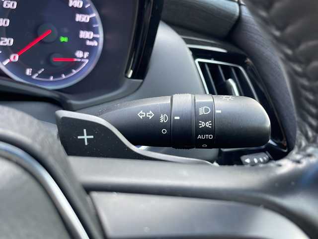 トヨタ クラウン ハイブリッド S 茨城県 2018(平30)年 7.6万km ホワイトパールクリスタルシャイン セーフティーセンス/純正ナビ/　　CD/DVD/BT/フルセグ/全方位カメラ/レーダークルーズコントロール/LEDオートライト/パワーシート/シートヒーター/純正17インチアルミホイール/パドルシフト/ステアリングスイッチ/ステアリングヒーター/アイドリングストップ/パーキングアシスト/スマートキー/ETC