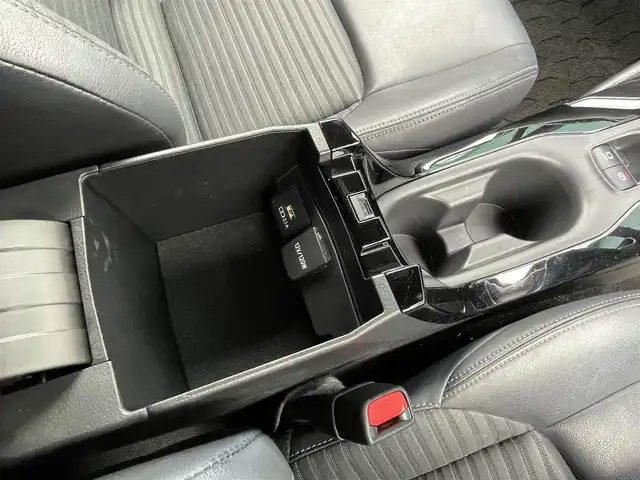 トヨタ カローラツーリング ハイブリッド ダブルバイビー 宮崎県 2019(令1)年 8.2万km ホワイトパールクリスタルシャイン 純正ディスプレイオーディオ＋ナビ/トヨタセーフティセンス/・クリアランスソナー/・プリクラッシュセーフティ/・ロードサインアシスト/・リヤクロストラフィックアラート/・レーンディパーチャーアラート/バックカメラ/ETC/モデリスタエアロ/ヘッドアップディスプレイ/レーダークルーズコントロール/シートヒーター/オートライト/オートハイビーム/LEDヘッドライト/スマートキー/プッシュスタート/電動格納ミラー/純正17インチAW/純正フロアマット