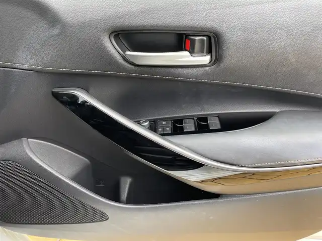 トヨタ カローラツーリング ハイブリッド ダブルバイビー 宮崎県 2019(令1)年 8.2万km ホワイトパールクリスタルシャイン 純正ディスプレイオーディオ＋ナビ/トヨタセーフティセンス/・クリアランスソナー/・プリクラッシュセーフティ/・ロードサインアシスト/・リヤクロストラフィックアラート/・レーンディパーチャーアラート/バックカメラ/ETC/モデリスタエアロ/ヘッドアップディスプレイ/レーダークルーズコントロール/シートヒーター/オートライト/オートハイビーム/LEDヘッドライト/スマートキー/プッシュスタート/電動格納ミラー/純正17インチAW/純正フロアマット