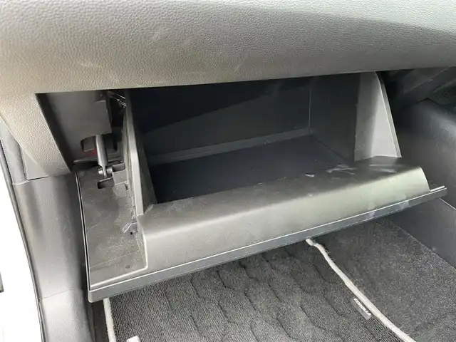 トヨタ カローラツーリング ハイブリッド ダブルバイビー 宮崎県 2019(令1)年 8.2万km ホワイトパールクリスタルシャイン 純正ディスプレイオーディオ＋ナビ/トヨタセーフティセンス/・クリアランスソナー/・プリクラッシュセーフティ/・ロードサインアシスト/・リヤクロストラフィックアラート/・レーンディパーチャーアラート/バックカメラ/ETC/モデリスタエアロ/ヘッドアップディスプレイ/レーダークルーズコントロール/シートヒーター/オートライト/オートハイビーム/LEDヘッドライト/スマートキー/プッシュスタート/電動格納ミラー/純正17インチAW/純正フロアマット
