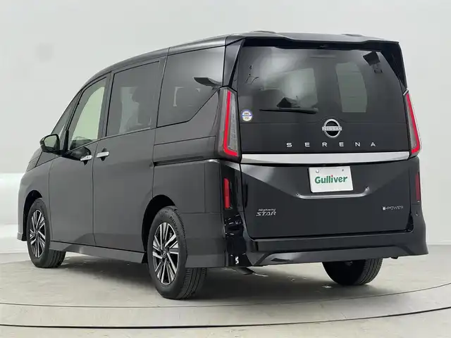 日産 セレナ e－パワー ハイウェイスター V 熊本県 2024(令6)年 0.9万km ダイヤモンドブラック AA仕入：評価点5点/メーカー純正ナビ/アラウンドビューモニター/インテリジェントルームミラー/ナビ連動ドライブレコーダー/両側パワースライドドア/プロパイロット/ハンズフリースライドドア/純正16インチアルミホイール/安全機能/ヒルスタートアシスト/インテリジェント エマージェンシーブレーキ/LDW（車線逸脱警報）/車両接近通報装置/フロント&バックソナー/インテリジェント LI（車線逸脱防止支援システム）/インテリジェント DA（ふらつき警報）/踏み間違い衝突防止アシスト/標識検知機能/（進入禁止標識検知、最高速度標識検知、/一時停止標識検知）
