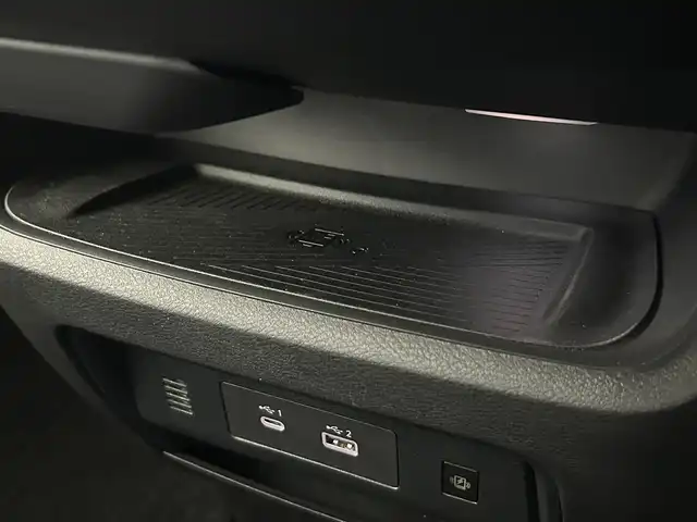 日産 セレナ e－パワー ハイウェイスター V 佐賀県 2024(令6)年 0.9万km ダイヤモンドブラック AA仕入：評価点5点/メーカー純正ナビ/アラウンドビューモニター/インテリジェントルームミラー/ナビ連動ドライブレコーダー/両側パワースライドドア/プロパイロット/ハンズフリースライドドア/純正16インチアルミホイール/安全機能/ヒルスタートアシスト/インテリジェント エマージェンシーブレーキ/LDW（車線逸脱警報）/車両接近通報装置/フロント&バックソナー/インテリジェント LI（車線逸脱防止支援システム）/インテリジェント DA（ふらつき警報）/踏み間違い衝突防止アシスト/標識検知機能/（進入禁止標識検知、最高速度標識検知、/一時停止標識検知）