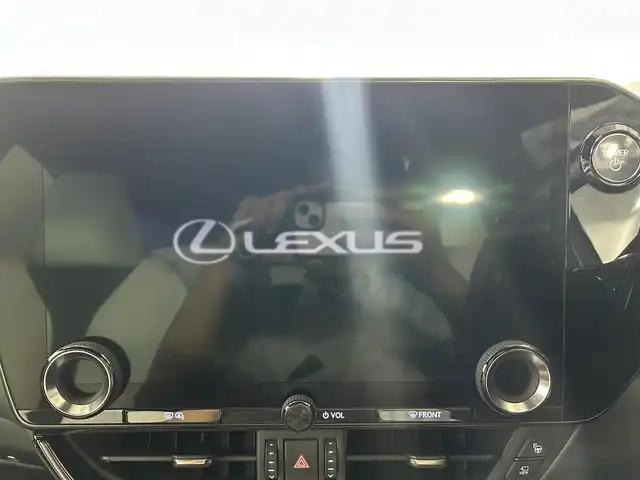 レクサス ＮＸ 350h Fスポーツ 佐賀県 2023(令5)年 3.2万km ホワイトノーヴァガラスフレーク 純正ナビ/AM/FM/フルセグTV/Bluetooth/三眼LEDヘッドライト/レクサスチームメイトアドバンストパーク/パノラミックビューモニター/レーンキープアシスト/デジタルインナーミラー/ヘッドアップディスプレイ/オレンジキャリパー/ブラインドスポットモニター/後席電動格納/電動リアゲート/ワイヤレス充電/ステアリングヒーター/レザーシート/前席シートヒーター/前席エアシート/パドルシフト/純正20インチアルミホイール/スマートキー/スペアキー/カードキー/純正フロアマット