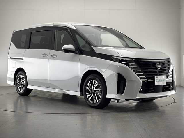 日産 セレナ e－パワー ハイウェイスター V 宮崎県 2023(令5)年 0.2万km プリズムホワイト 禁煙車/エマージェンシーブレーキ/純正12.3型ディスプレイオーディオナビTV/（NISSAN CONNECT/Bluetooth/USB/FMAM/フルセグTV)/純正ビルトイン2.0ETC/純正LEDオートライト/純正LEDフォグ/純正16インチアルミ/純正フロアマット/ハンズフリー両側電動スライドドア/プロパイロット/アラウンドビューモニター/レーンディパーチャーアラート/オートマチックハイビーム/ブラインドスポットモニター/パーキングアシスト/クリアランスソナー/デジタルインナーミラー/電子パーキング/オートホールド/デュアルオートエアコン（Wオートエアコン）/本革巻ハンドル/インテリジェントキー/プッシュエンジンスタート/スペアキー/新車時保証書/取扱い説明書