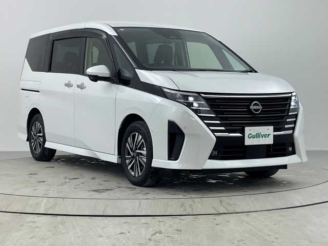 日産 セレナ e－パワー ハイウェイスター V 熊本県 2023(令5)年 0.2万km プリズムホワイト 禁煙車/エマージェンシーブレーキ/純正12.3型ディスプレイオーディオナビTV/（NISSAN CONNECT/Bluetooth/USB/FMAM/フルセグTV)/純正ビルトイン2.0ETC/純正LEDオートライト/純正LEDフォグ/純正16インチアルミ/純正フロアマット/ハンズフリー両側電動スライドドア/プロパイロット/アラウンドビューモニター/レーンディパーチャーアラート/オートマチックハイビーム/ブラインドスポットモニター/パーキングアシスト/クリアランスソナー/デジタルインナーミラー/電子パーキング/オートホールド/デュアルオートエアコン（Wオートエアコン）/本革巻ハンドル/インテリジェントキー/プッシュエンジンスタート/スペアキー/新車時保証書/取扱い説明書