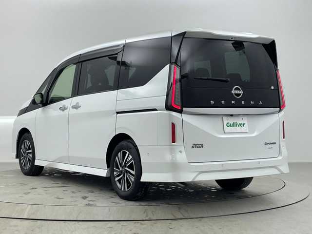 日産 セレナ e－パワー ハイウェイスター V 熊本県 2023(令5)年 0.2万km プリズムホワイト 禁煙車/エマージェンシーブレーキ/純正12.3型ディスプレイオーディオナビTV/（NISSAN CONNECT/Bluetooth/USB/FMAM/フルセグTV)/純正ビルトイン2.0ETC/純正LEDオートライト/純正LEDフォグ/純正16インチアルミ/純正フロアマット/ハンズフリー両側電動スライドドア/プロパイロット/アラウンドビューモニター/レーンディパーチャーアラート/オートマチックハイビーム/ブラインドスポットモニター/パーキングアシスト/クリアランスソナー/デジタルインナーミラー/電子パーキング/オートホールド/デュアルオートエアコン（Wオートエアコン）/本革巻ハンドル/インテリジェントキー/プッシュエンジンスタート/スペアキー/新車時保証書/取扱い説明書