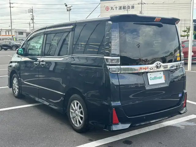 トヨタ ヴォクシー ZS 煌Ⅲ 岡山県 2021(令3)年 6.9万km ブラッキッシュアゲハガラスフレーク 登録時走行距離68.189km/純正10インチナビ/（AM.FM.BT.TV.）/バックカメラ/両側パワースライドドア/トヨタセーフティセンス/・プリクラッシュセーフティ/・レーンディパーチャアラート/・オートマチックハイビーム/クリアランスソナー/ビルトインETC/LEDヘッドライト/スマートキー/プッシュスタート