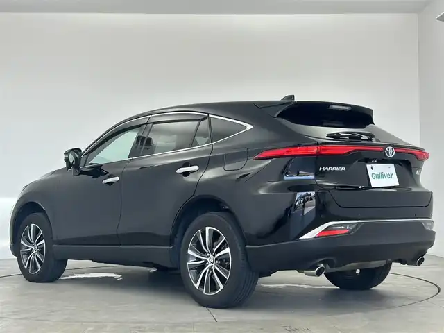 トヨタ ハリアー ハイブリッド G 愛知県 2023(令5)年 3.3万km ブラック トヨタセーフティセンス/・プリクラッシュセーフティ/・レーンディバーチャーアラート/・レーントレーシングアシスト/・レーダークルーズコントロール/・オートマチックハイビーム/置くだけ充電/デジタルインナーミラー/純正12.3型ナビ/・CD/DVD/BT/フルセグ/バックカメラ/ビルトインETC2.0/革巻きステアリング/ステアリングリモコン/ハーフレザーシート/パワーシート（D席）/パワーバックドア/純正LEDヘッドライト/フォグランプ/純正18インチアルミホイール