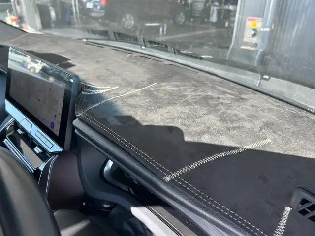 トヨタ ハリアー ハイブリッド G 愛知県 2023(令5)年 3.3万km ブラック トヨタセーフティセンス/・プリクラッシュセーフティ/・レーンディバーチャーアラート/・レーントレーシングアシスト/・レーダークルーズコントロール/・オートマチックハイビーム/置くだけ充電/デジタルインナーミラー/純正12.3型ナビ/・CD/DVD/BT/フルセグ/バックカメラ/ビルトインETC2.0/革巻きステアリング/ステアリングリモコン/ハーフレザーシート/パワーシート（D席）/パワーバックドア/純正LEDヘッドライト/フォグランプ/純正18インチアルミホイール