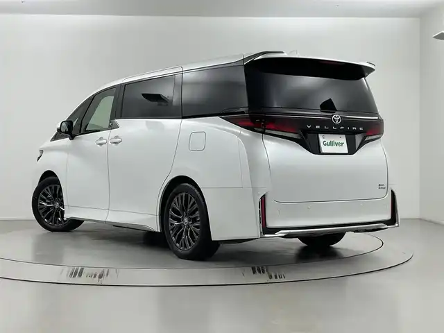 トヨタ ヴェルファイア ハイブリット Z プレミア 埼玉県 2024(令6)年 1.8万km プラチナホワイトパールマイカ ツインルーフ/ユニバーサルステップ/純正ナビゲーション/（フルセグTV/Bluetooth/ミラキャスト/AM/FM/HDMI）/全方位カメラ/クリアランスソナー /純正13.2型有機EL後席ディスプレイ/レーダークルーズコントロール/両側パワースライドドア /ビルトインETC2.0/パドルシフト/プリクラッシュセーフティ/安心降車アシスト/レーンディパーチャーアラート/ブラインドスポットモニター/電動パーキングブレーキ/ブレーキホールド/置くだけ充電/パワーシート/シートヒーター/エアシート/オットマン/３眼LEDヘッドライト/純正１９インチアルミホイール