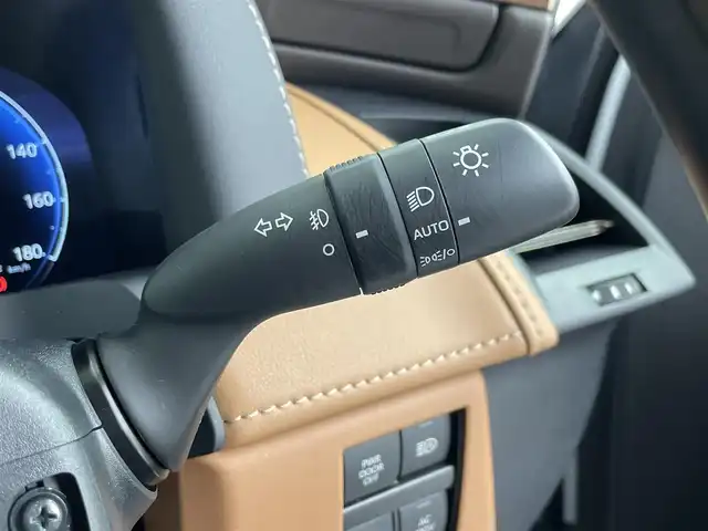 トヨタ ヴェルファイア ハイブリット Z プレミア 埼玉県 2024(令6)年 1.8万km プラチナホワイトパールマイカ ツインルーフ/ユニバーサルステップ/純正ナビゲーション/（フルセグTV/Bluetooth/ミラキャスト/AM/FM/HDMI）/全方位カメラ/クリアランスソナー /純正13.2型有機EL後席ディスプレイ/レーダークルーズコントロール/両側パワースライドドア /ビルトインETC2.0/パドルシフト/プリクラッシュセーフティ/安心降車アシスト/レーンディパーチャーアラート/ブラインドスポットモニター/電動パーキングブレーキ/ブレーキホールド/置くだけ充電/パワーシート/シートヒーター/エアシート/オットマン/３眼LEDヘッドライト/純正１９インチアルミホイール