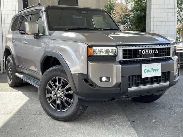 トヨタ ランドクルーザー ２５０ VX 京都府 2024(令6)年 0.6万km アバンギャルドブロンズメタリック 12.3インチ純正ディスプレイオーディオナビ /フルセグTV/Bluetooth/USB/Miracast/パノラミックビューモニター /ムーンルーフ /禁煙/デジタルインナーミラー /ウィンカーミラー/BSM /前後コーナーセンサー /純正ドライブレコーダー/LEDヘッドライト/オートライト/オートマチックハイビーム/フロントフォグランプ /純正AW18インチ/クルコン追従有/レーンキープアシスト/パワーシート/シートヒーター/エアシート/Wサイドエアバッグ/カーテンエアバッグ