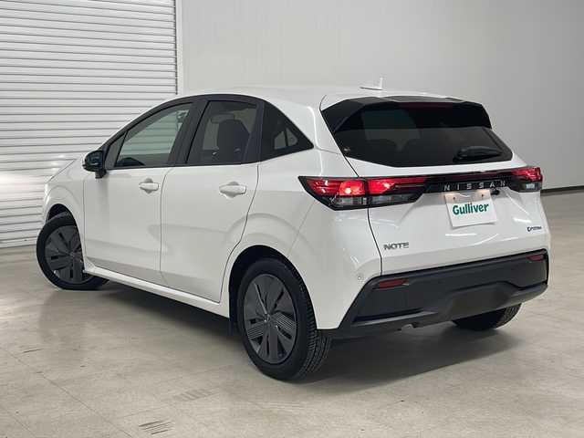日産 ノート X 熊本県 2023(令5)年 2.3万km ピュアホワイトパール 社外ナビ（BT、ラジオ）/ETC/ドラレコ/バックカメラ/ステアリングリモコン/オートハイビーム/オートライト/フロアマット/プッシュスタート/スマートキー