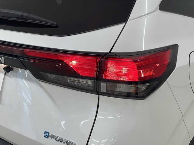 日産 ノート X 熊本県 2023(令5)年 2.3万km ピュアホワイトパール 社外ナビ（BT、ラジオ）/ETC/ドラレコ/バックカメラ/ステアリングリモコン/オートハイビーム/オートライト/フロアマット/プッシュスタート/スマートキー