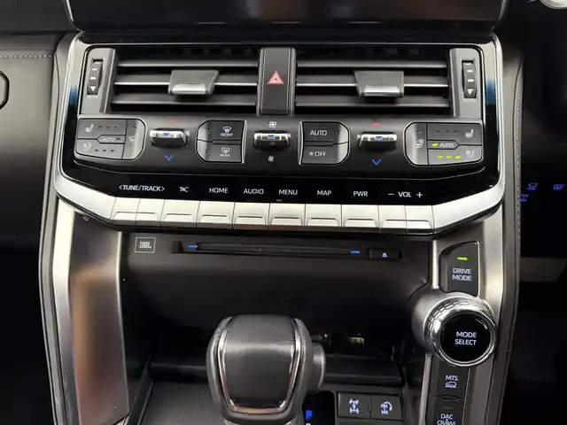 トヨタ ランドクルーザー GRスポーツ 愛知県 2022(令4)年 2.9万km プレシャスホワイトパール ４WD/トヨタセーフティーセンス/レーダークルーズコントロール/JBLプレミアムサウンド/パノラマルーフ/純正ディスプレイナビ/・Bluetooth/・フルセグTV/・Applecarplay/アラウンドビューモニター/パワーバックドア/シートヒーター/エアシート/赤黒革レザーシート/ブラインドスポットモニター/革巻きステアリング/ステアリングリモコン/社外デジタルインナーミラー/前後ドライブレコーダー/HUD/AC100V/純正アルミホイール/純正GRフロアマット/シーケンシャルライト/フォグランプ/ディライト/トノカバー
