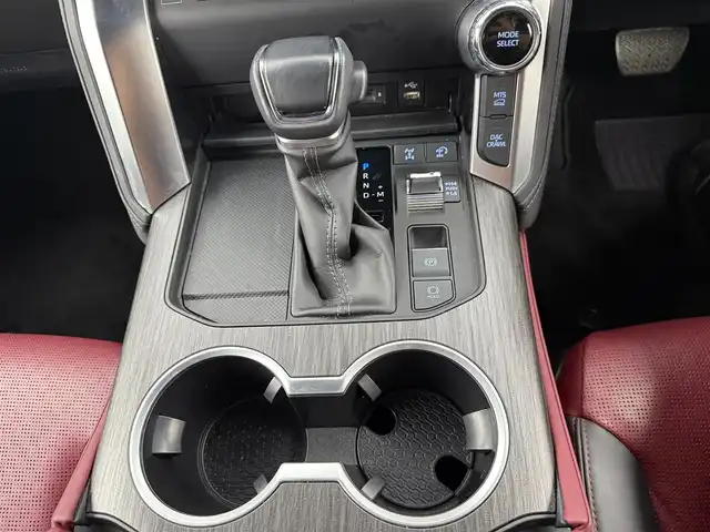 トヨタ ランドクルーザー GRスポーツ 愛知県 2022(令4)年 2.9万km プレシャスホワイトパール ４WD/トヨタセーフティーセンス/レーダークルーズコントロール/JBLプレミアムサウンド/パノラマルーフ/純正ディスプレイナビ/・Bluetooth/・フルセグTV/・Applecarplay/アラウンドビューモニター/パワーバックドア/シートヒーター/エアシート/赤黒革レザーシート/ブラインドスポットモニター/革巻きステアリング/ステアリングリモコン/社外デジタルインナーミラー/前後ドライブレコーダー/HUD/AC100V/純正アルミホイール/純正GRフロアマット/シーケンシャルライト/フォグランプ/ディライト/トノカバー