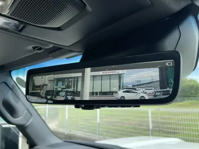 トヨタ ランドクルーザー ２５０ VX 群馬県 2024(令6)年 0.7万km プラチナホワイトパールマイカ ワンオーナー/サンルーフ/トヨタセーフティセンス/・レーンディパーチャーアラート/・ブラインドスポットモニター/・プリクラッシュセーフティ/・クリアランスソナー/・プロアクティブドライビングアシスト/・リヤクロストラフィックアラート/・後方車両接近告知/・安心降車アシスト/・リヤカメラディテクション/・周辺車両接近時サポート/・ロードサインアシスト/純正12.3インチディスプレイオーディオ　ナビ機能あり/（AM FM フルセグ Bluetooth　Miracast)/全方位カメラ/ビルトインETC2.0/LEDヘッドライト/オートライト/オートマチックハイビーム/パワーバックドア/レザーシート/前席シートヒーター＆エアーシート/運転席パワーシート/ハンドルヒーター/革巻きステアリング/ステアリングリモコン/追従式クルーズコントロール/純正デジタルインナーミラー/電動ウィンカーミラー/純正フロアマット/取扱説明書/保証書/スペアキー