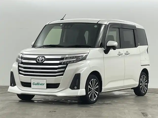 トヨタ ルーミー カスタムG－T 福島県 2023(令5)年 2.3万km パール スマートアシスト/・衝突被害軽減ブレーキ/・車線逸脱警報装置/・誤発進抑制装置/・ふらつき警報/・先行車発進お知らせ/純正7インチナビゲーション/・型番：NMZK-W73D/・フルセグTV/BT/USB/SD/CD/DVD/FM/AM/・ETC/・アラウンドビューモニター/・バックカメラ/両側パワースライドドア/革張ステアリング/・ステアリングリモコン/・クルーズコントロール追従あり/D+N席シートヒーター/アイドリングストップ/電子パーキングホールド/ブレーキホールド/プッシュスタート/・スマートキー/LEDヘッドライト/・フォグライト/・オートライト/・オートハイビーム/電動格納ミラー/・オートミラー/・ウィンカーミラー/前後コーナーセンサー/純正15インチアルミ/純正フロアマット
