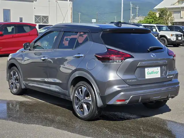 日産 キックス X 鹿児島県 2020(令2)年 7.2万km ダークメタルグレー/ピュアブラック 2トーン プロパイロット　/デジタルインナーミラー　/アラウンドビューモニター　/純正ＳＤナビ（ＭＭ３１９Ｄ－Ｌ）　/Ｂｌｕｅｔｏｏｔｈオーディオ　/バックカメラ　/フルセグテレビ　/純正ドライブレコーダー　/ハーフレザーシート/純正アルミホイール(17インチ)/横滑り防止装置/レーンキープアシスト/プッシュスタート/スマートキー/前後コーナーセンサー