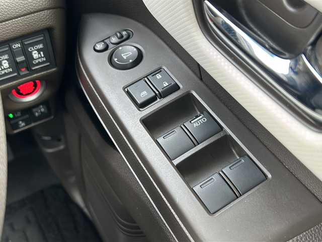 ホンダ Ｎ ＢＯＸ L ターボ 三重県 2022(令4)年 2.1万km クリスタルブラックパール 純正ナビ　/バックカメラ　/両側パワースライドドア/ビルトインETC /前席シートヒーター　/コーナーセンサー /レーダークルーズコントロール /レーンキープアシスト/ホンダセンシング /USB給電 /LEDヘッドライト/オートハイビーム /オートライト/電子パーキング/スペアキー /禁煙車