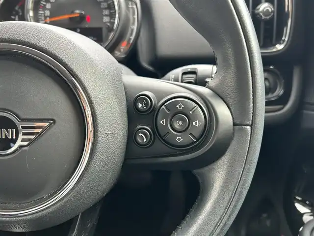 ＭＩＮＩ ミニ クロスオーバー クーパー D 高知県 2020(令2)年 2.9万km チリ・レッド ワンオーナー/純正HDDナビ/【AM/FM/BT】/バックカメラ/クルーズコントロール(追従走行有り)/衝突被害軽減ブレーキ/インテリジェントセーフティ/ドラレコ/車線逸脱制御/横滑り防止/ルーフレール/ハーフレザーシート/シートヒーター/コーナー、バックセンサー/パワーバックドア/ミラー一体型ETC/オートワイパー/オートライト/純正LEDライト/スマートキー/プッシュスタート/アイドリングストップ/純正アルミホイール 18インチ/ウインカーミラー/純正フロアマット/スペアキー×1【スマートキー】/整備手帳（保証書）/取扱説明書