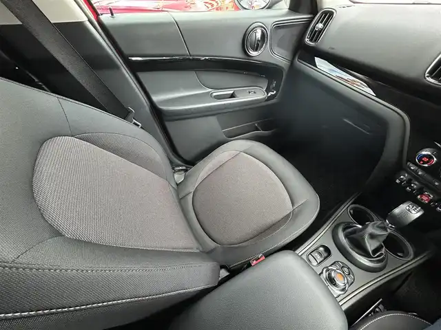 ＭＩＮＩ ミニ クロスオーバー クーパー D 高知県 2020(令2)年 2.9万km チリ・レッド ワンオーナー/純正HDDナビ/【AM/FM/BT】/バックカメラ/クルーズコントロール(追従走行有り)/衝突被害軽減ブレーキ/インテリジェントセーフティ/ドラレコ/車線逸脱制御/横滑り防止/ルーフレール/ハーフレザーシート/シートヒーター/コーナー、バックセンサー/パワーバックドア/ミラー一体型ETC/オートワイパー/オートライト/純正LEDライト/スマートキー/プッシュスタート/アイドリングストップ/純正アルミホイール 18インチ/ウインカーミラー/純正フロアマット/スペアキー×1【スマートキー】/整備手帳（保証書）/取扱説明書