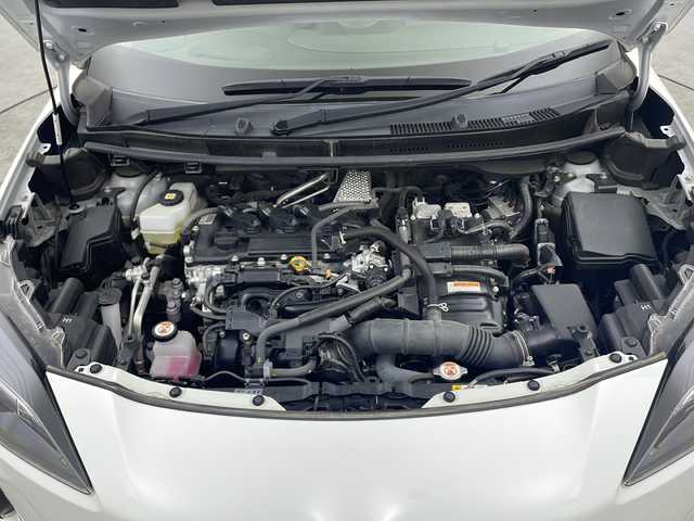 トヨタ ヤリスクロス ハイブリッド Z 三重県 2021(令3)年 6.4万km ホワイトパールクリスタルシャイン 禁煙車/モデリスタフルエアロ/Toyota Safety Sense	/・プリクラッシュセーフティ	/・レーントレーシングアシスト	/・レーダークルーズコントロール	/・ロードサインアシスト	/・発進遅れ告知機能	/・プロアクティブドライビングアシスト	/・オートマチックハイビーム	/ブラインドスポットモニター/ヘッドアップディスプレイ/純正ディスプレイオーディオ（ナビあり）/BT.USB.Miracast/バックカメラ/ビルトインETC2.0/電動パーキングブレーキ/オートホールド/LEDヘッドライト/ハーフレザーシート/シートヒーター/パワーシート/プッシュスタート/スマートキーｘ２