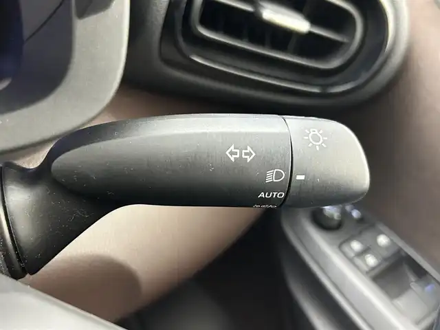 トヨタ ヤリスクロス ハイブリッド Z 熊本県 2020(令2)年 1.7万km ホワイトパールクリスタルシャイン 純正ディスプレイオーディオ（フルセグ・ＢＴ・ＵＳＢ）/バックカメラ　/ビルトインＥＴＣ　/前後クリアランスソナー　/トヨタセーフティーセンス/・プリクラッシュセーフティ/・レーントレーシングアシスト/・レーンディパーチャーアラート/・レーダークルーズコントロール/・ロードサインアシスト/・発進お知らせ機能/・ブラインドスポットモニター/・駐車時支援パーキングサポートシステム/横滑り防止/前席シートヒーター　/運転席パワーシート/ヘッドアップディスプレイ/AC100V/オートブレーキホールド/純正フロアマット/純正１８インチAW/オートライト/LEDヘッドライト/スマートキー/プッシュスタート/スペアキー1本/保証書/取扱説明書