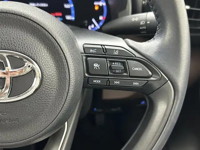 トヨタ ヤリスクロス ハイブリッド Z 熊本県 2020(令2)年 1.7万km ホワイトパールクリスタルシャイン 純正ディスプレイオーディオ（フルセグ・ＢＴ・ＵＳＢ）/バックカメラ　/ビルトインＥＴＣ　/前後クリアランスソナー　/トヨタセーフティーセンス/・プリクラッシュセーフティ/・レーントレーシングアシスト/・レーンディパーチャーアラート/・レーダークルーズコントロール/・ロードサインアシスト/・発進お知らせ機能/・ブラインドスポットモニター/・駐車時支援パーキングサポートシステム/横滑り防止/前席シートヒーター　/運転席パワーシート/ヘッドアップディスプレイ/AC100V/オートブレーキホールド/純正フロアマット/純正１８インチAW/オートライト/LEDヘッドライト/スマートキー/プッシュスタート/スペアキー1本/保証書/取扱説明書