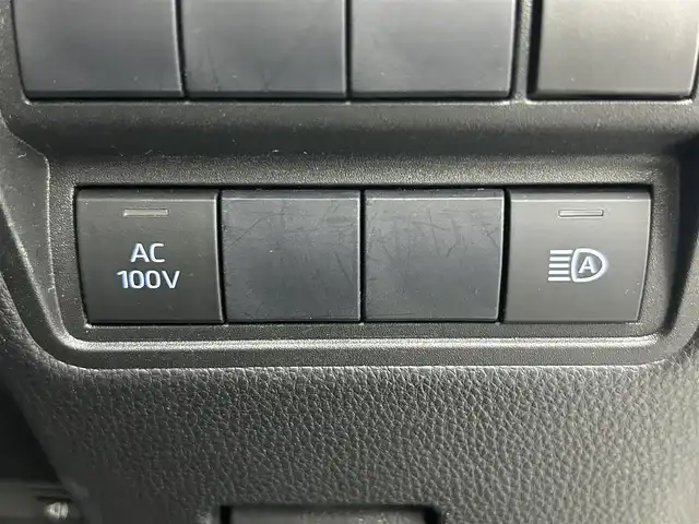 トヨタ ヤリスクロス ハイブリッド Z 熊本県 2020(令2)年 1.7万km ホワイトパールクリスタルシャイン 純正ディスプレイオーディオ（フルセグ・ＢＴ・ＵＳＢ）/バックカメラ　/ビルトインＥＴＣ　/前後クリアランスソナー　/トヨタセーフティーセンス/・プリクラッシュセーフティ/・レーントレーシングアシスト/・レーンディパーチャーアラート/・レーダークルーズコントロール/・ロードサインアシスト/・発進お知らせ機能/・ブラインドスポットモニター/・駐車時支援パーキングサポートシステム/横滑り防止/前席シートヒーター　/運転席パワーシート/ヘッドアップディスプレイ/AC100V/オートブレーキホールド/純正フロアマット/純正１８インチAW/オートライト/LEDヘッドライト/スマートキー/プッシュスタート/スペアキー1本/保証書/取扱説明書