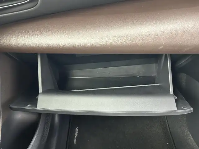 トヨタ ヤリスクロス ハイブリッド Z 熊本県 2020(令2)年 1.7万km ホワイトパールクリスタルシャイン 純正ディスプレイオーディオ（フルセグ・ＢＴ・ＵＳＢ）/バックカメラ　/ビルトインＥＴＣ　/前後クリアランスソナー　/トヨタセーフティーセンス/・プリクラッシュセーフティ/・レーントレーシングアシスト/・レーンディパーチャーアラート/・レーダークルーズコントロール/・ロードサインアシスト/・発進お知らせ機能/・ブラインドスポットモニター/・駐車時支援パーキングサポートシステム/横滑り防止/前席シートヒーター　/運転席パワーシート/ヘッドアップディスプレイ/AC100V/オートブレーキホールド/純正フロアマット/純正１８インチAW/オートライト/LEDヘッドライト/スマートキー/プッシュスタート/スペアキー1本/保証書/取扱説明書