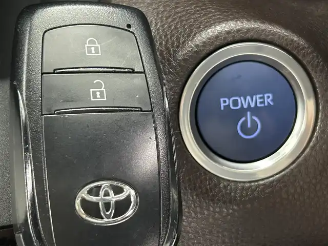 トヨタ ヤリスクロス ハイブリッド Z 熊本県 2020(令2)年 1.7万km ホワイトパールクリスタルシャイン 純正ディスプレイオーディオ（フルセグ・ＢＴ・ＵＳＢ）/バックカメラ　/ビルトインＥＴＣ　/前後クリアランスソナー　/トヨタセーフティーセンス/・プリクラッシュセーフティ/・レーントレーシングアシスト/・レーンディパーチャーアラート/・レーダークルーズコントロール/・ロードサインアシスト/・発進お知らせ機能/・ブラインドスポットモニター/・駐車時支援パーキングサポートシステム/横滑り防止/前席シートヒーター　/運転席パワーシート/ヘッドアップディスプレイ/AC100V/オートブレーキホールド/純正フロアマット/純正１８インチAW/オートライト/LEDヘッドライト/スマートキー/プッシュスタート/スペアキー1本/保証書/取扱説明書