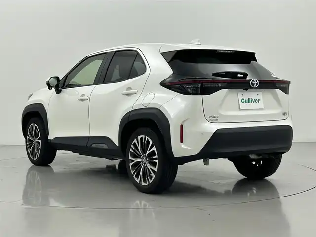 トヨタ ヤリスクロス ハイブリッド Z 熊本県 2020(令2)年 1.7万km ホワイトパールクリスタルシャイン 純正ディスプレイオーディオ（フルセグ・ＢＴ・ＵＳＢ）/バックカメラ　/ビルトインＥＴＣ　/前後クリアランスソナー　/トヨタセーフティーセンス/・プリクラッシュセーフティ/・レーントレーシングアシスト/・レーンディパーチャーアラート/・レーダークルーズコントロール/・ロードサインアシスト/・発進お知らせ機能/・ブラインドスポットモニター/・駐車時支援パーキングサポートシステム/横滑り防止/前席シートヒーター　/運転席パワーシート/ヘッドアップディスプレイ/AC100V/オートブレーキホールド/純正フロアマット/純正１８インチAW/オートライト/LEDヘッドライト/スマートキー/プッシュスタート/スペアキー1本/保証書/取扱説明書