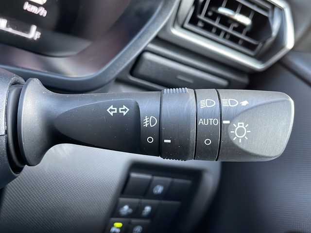 トヨタ ライズ Z 長野県 2020(令2)年 1.9万km ナチュラルベージュマイカM スマートアシスト/・衝突警報機能/・標識認識機能/・先行車発進お知らせ機能/・全車速追従機能付アダプティブクルーズコントロール/・レーンキープコントロール/・ふらつき警報/・路側逸脱警報機能/・コーナーセンサー/純正SDナビ【NSZT-Y68T】/(CD/DVD/フルセグTV/BT)/バックカメラ/ビルトインETC/シートヒーター（D・N席）/革巻きステアリング/ステアリングスイッチ/LEDヘッドライト/フォグランプ/オートライト/スマートキー/Pスタート/電動格納ミラー/純正17インチAW/ドアバイザー