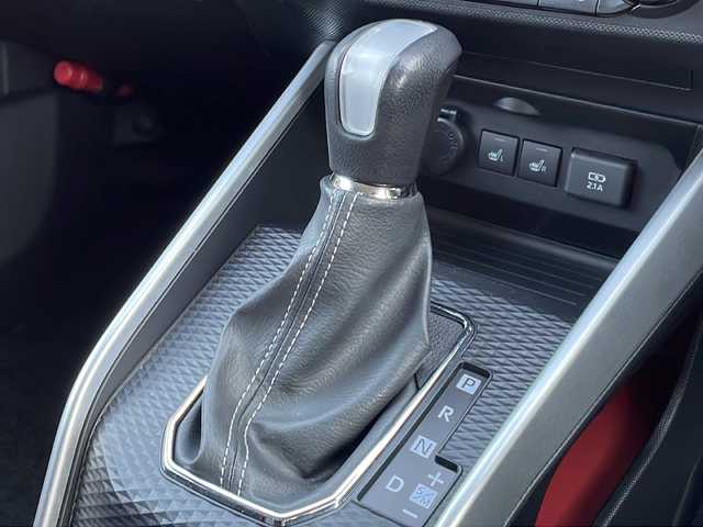 トヨタ ライズ Z 長野県 2020(令2)年 1.9万km ナチュラルベージュマイカM スマートアシスト/・衝突警報機能/・標識認識機能/・先行車発進お知らせ機能/・全車速追従機能付アダプティブクルーズコントロール/・レーンキープコントロール/・ふらつき警報/・路側逸脱警報機能/・コーナーセンサー/純正SDナビ【NSZT-Y68T】/(CD/DVD/フルセグTV/BT)/バックカメラ/ビルトインETC/シートヒーター（D・N席）/革巻きステアリング/ステアリングスイッチ/LEDヘッドライト/フォグランプ/オートライト/スマートキー/Pスタート/電動格納ミラー/純正17インチAW/ドアバイザー