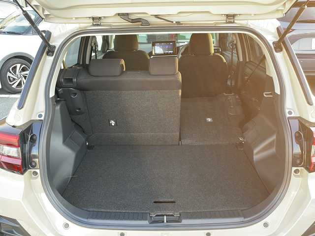 トヨタ ライズ Z 長野県 2020(令2)年 1.9万km ナチュラルベージュマイカM スマートアシスト/・衝突警報機能/・標識認識機能/・先行車発進お知らせ機能/・全車速追従機能付アダプティブクルーズコントロール/・レーンキープコントロール/・ふらつき警報/・路側逸脱警報機能/・コーナーセンサー/純正SDナビ【NSZT-Y68T】/(CD/DVD/フルセグTV/BT)/バックカメラ/ビルトインETC/シートヒーター（D・N席）/革巻きステアリング/ステアリングスイッチ/LEDヘッドライト/フォグランプ/オートライト/スマートキー/Pスタート/電動格納ミラー/純正17インチAW/ドアバイザー