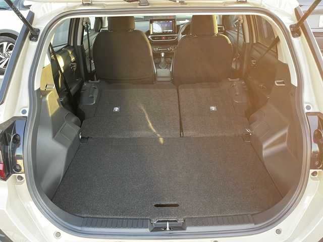 トヨタ ライズ Z 長野県 2020(令2)年 1.9万km ナチュラルベージュマイカM スマートアシスト/・衝突警報機能/・標識認識機能/・先行車発進お知らせ機能/・全車速追従機能付アダプティブクルーズコントロール/・レーンキープコントロール/・ふらつき警報/・路側逸脱警報機能/・コーナーセンサー/純正SDナビ【NSZT-Y68T】/(CD/DVD/フルセグTV/BT)/バックカメラ/ビルトインETC/シートヒーター（D・N席）/革巻きステアリング/ステアリングスイッチ/LEDヘッドライト/フォグランプ/オートライト/スマートキー/Pスタート/電動格納ミラー/純正17インチAW/ドアバイザー