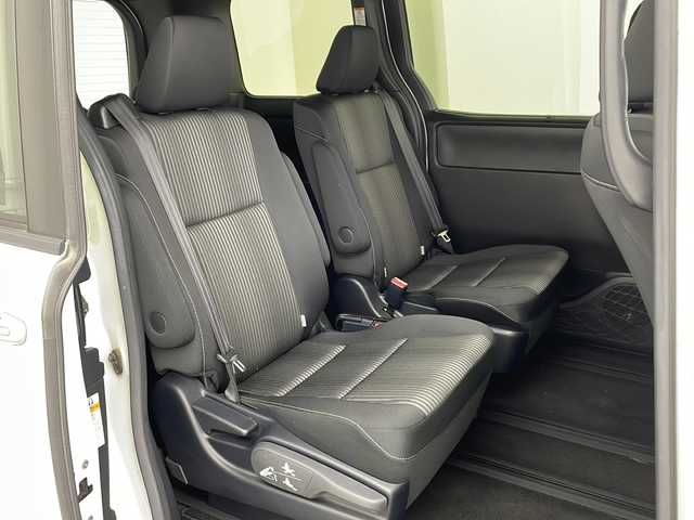 トヨタ ヴォクシー ZS 煌Ⅱ 兵庫県 2019(令1)年 5.6万km ホワイトパールクリスタルシャイン ・社外ナビ（AVIC-RZ810）/Bluetooth/CD/DVD/SD/TV/USB/・バックカメラ/・ETC/・モデリスタエアロ/・両側パワースライドドア/・トヨタセーフティセンス/・プリクラッシュセーフティ/・クルーズコントロール/・レーンキープアシスト/・アイドリングストップ/・オートライト/・オートマチックハイビーム/・LEDライト&LEDフォグ/・リアヒーター/・スマートキー/・スペアキー/・WACエアコン/・三列シート/・純正フロアマット/・社外アルミホイール/・Wエアバック/・ロールサンシェード/・シートバックテーブル/・クリアランスソナー/・革巻きステアリング
