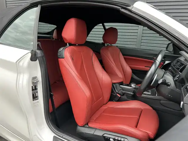 ＢＭＷ ２２０ｉ カブリオレ Mスポーツ 茨城県 2018(平30)年 5.1万km アルピンホワイトⅢ ファストトラックパッケージ /・アダプティブMサス /・18インチMライトアロイホイール /・Mスポーツブレーキ /赤革 /シートヒーター /M付パワーシート  /アダプティブLED /インテリジェントSFT /LDW /Bカメラ /PDC /クルコン /ETC2.0 /禁煙車